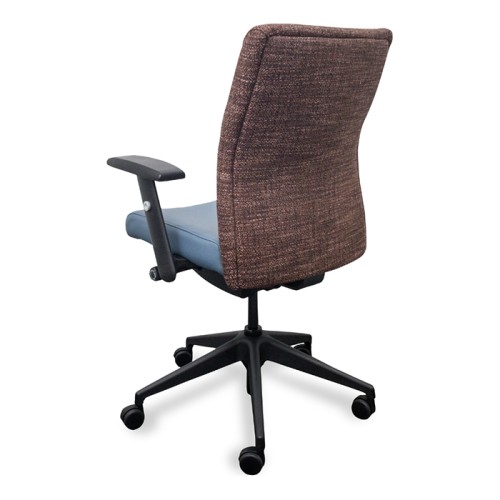 SitOnIt ReAlign executive chair with Midback, designed for heavy-duty use. Back material - fabric, seat - blue fabric, frame - black, on wheels-1